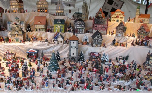 Weihnachtsdorf auf dem Weihnachtsmarkt Wiehl / Text und Bilder : Uwe Schlegelmilch