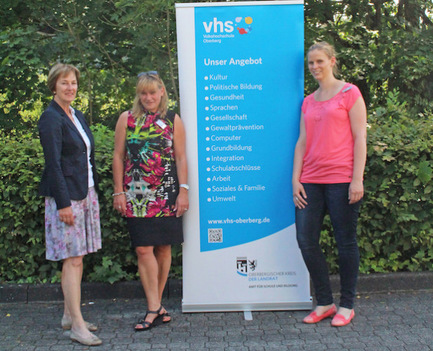 Die VHS-Leiterin Renée Scheer (v.l.) begrüßte die neuen Abteilungsleiterinnen Karin Schmidt und Alexandra Przibilla (Foto: OBK).