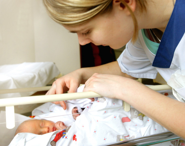 Was tun, wenn Neugeborene plötzlich nicht mehr atmen? In der Kinderklinik des Kreiskrankenhauses Gummersbach gibt es Antworten (Foto: Klinikum Oberberg).