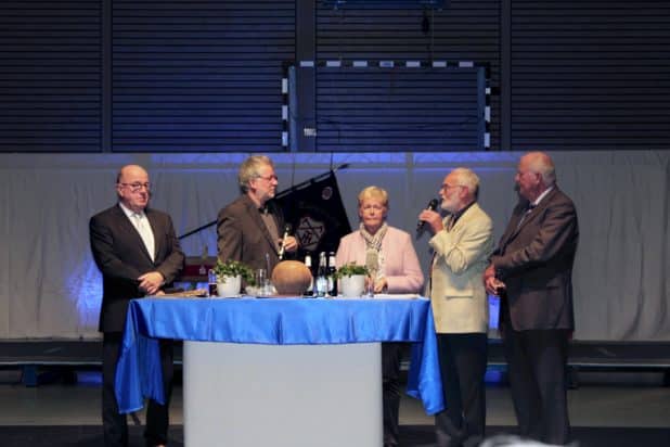 v.l.n.r: Bürgermeister Wilfried Holberg, Michael Zwinge, Christel Blum, Gustav Kleinjung, Dieter Kuxdorf, Foto: Sven Oliver Rüsche
