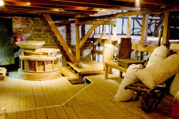 Die historische Mühle und die Museumsbäckerei auf Schloss Homburg öffnen das letzte Mal für diese Saison die Türen. (Foto: OBK) 