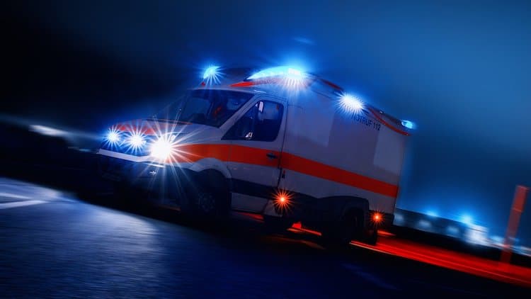 2019-12-05-Fahrerin-Fahrer-Verkehrsunfall-Kontrolle-Auto-Feckelsberg-Fahrer-Seniorin-Arbeitsunfall