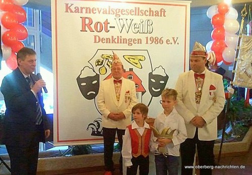 Bodo Löttgen gratuliert dem neuen Preisträger