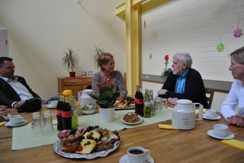 Michaela Engelmeier-Heite (SPD) am runden Tisch mit den verantwortlichen vom CJD Gummersbach.