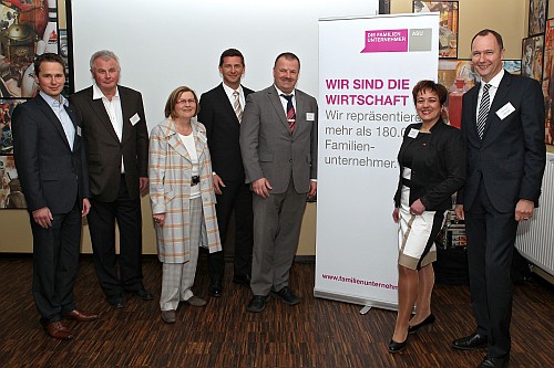 Die Zeichen eines anstehenden Fachkräftemangels sind bereits sichtbar - die Familienunternehmer aus Oberberg thematisierten diese Zukunftsaufgabe in einem Wirtschaftsforum. Foto: Christian Melzer.