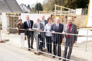 v. r. n. l. Präses Manfred Rekowski, Superintendent Jürgen Knabe, KSV Mitglied Ute Hucklenbroich, Pfarrer Helmut Krüger, Pfarrer Uwe Selbach, Synodalassessor Thomas Ruffler, KSV Mitglied Gisela Sohn beim Besuch der im Bau befindlichen Kindertagesstätte der Ev. Kirchengemeinde Gummersbach.