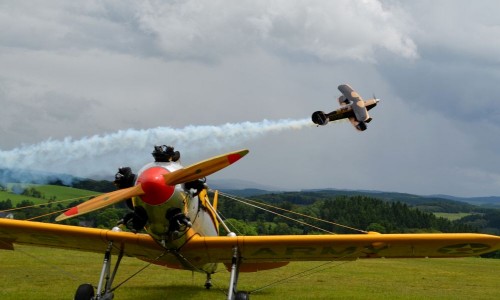 Motorkunstflug in höchster Präzision