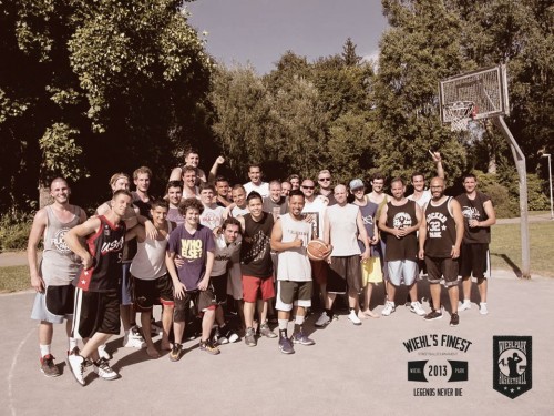 Wiehls Basketballer im Kreise der Familie. Foto: Dennis Schröder