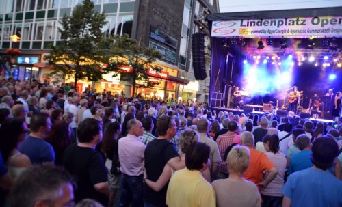 Fast 5000 Zuschauer füllten den Lindenplatz