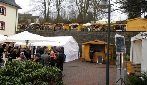 Weihnachtsmarkt rund um die Burg Bielstein / Text und Bilder : Uwe Schlegelmilch