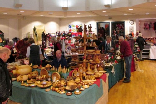 Holzarbeiten im "Wiehler Weihnachtshaus"