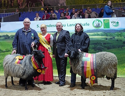 Bruno Becker (l.) aus Wipperfürth und Karl-Peter Turck (r.) aus Hückeswagen sind die erfolgreichsten Vertreter Oberbergs auf der Grünen Woche. (Foto: OBK)