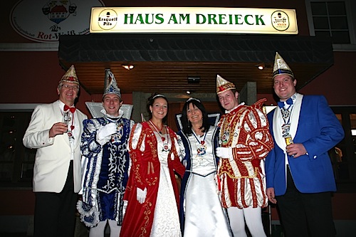KG-Präsident Hansi Welter, Prinz Martin I., Prinzessin Claudia, Prinzessin Astrid, Prinz Jens I., KVB-1.Vorsitzender Markus Heitmann (v.l.)