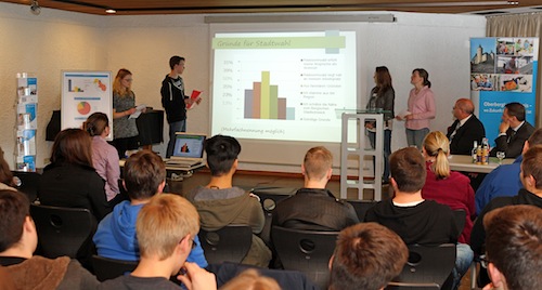 50 Schüler des Thedor-Heuss-Gymnasiums in Radevormwald stellten ihre Untersuchungsergebnisse vor. (Foto: OBK)