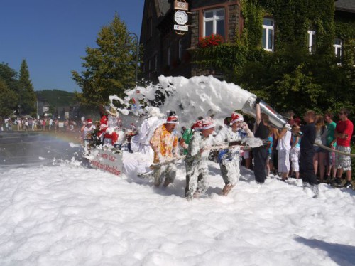 Schubkarrenrennen Morsbach / Foto : C. Buchen