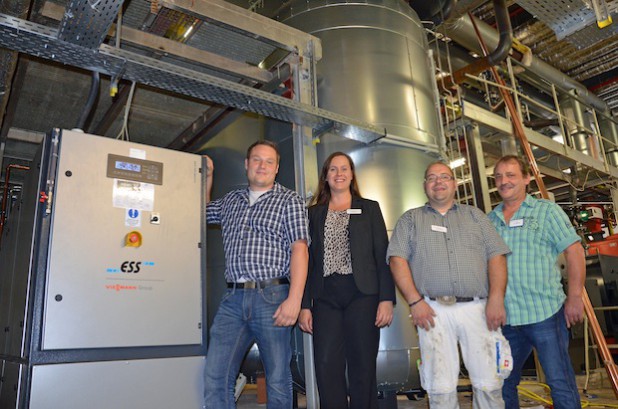 Carsten Ossendorf (Technischer Leiter), Daniela Becker (Klinikgeschäftsführerin), Jörn Longerich (Maler) und Jörg Selbmann (Elektriker) - Quelle: HELIOS Klinik Wipperfürth