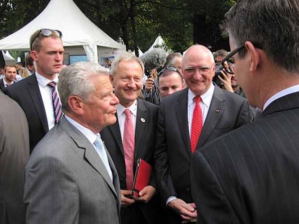 Friedhelm Julius Beucher (M.) und Heinz Kowalski (r.) bei der Begegnung mit dem Bundespräsidenten - Quelle: DBS/Nordhaus