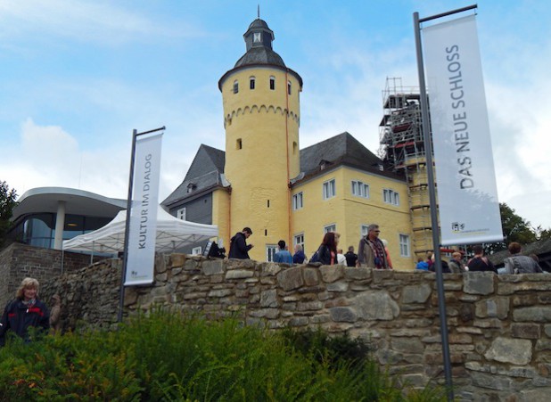 Das Schlossgelände präsentiert sich mit einem bunten Programm (Foto:OBK) 