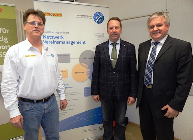 KSB-Vorsitzender Jochen Hagt (M.) mit den Referenten Dietmar Fischer (l.) und Andreas-Peter Lamsfuß. (Foto: KSB)
