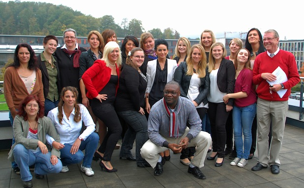 Mit zum Teil hervorragenden Prüfungs-Ergebnissen haben die neuen Altenpflegefachkräfte ihre dreijährige Ausbildung gemeistert. (Foto: OBK) 