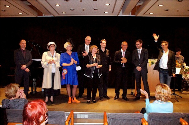 Vorsitzende Doris Steinbach mit allen Akteuren der Jubiläumsveranstaltung - Quelle: Renate Wigger