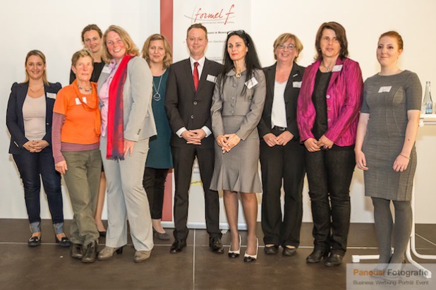 Marina Frieß, Sophia Altklug, Kerstin Höninger , Astrid Althoff, Katrin Rehse, Uwe Cujai, Patricia Haarmann, Sabine Brinkmann, Claudia Hebebrand-Mach, Denise Schulz - Quelle: formel f 