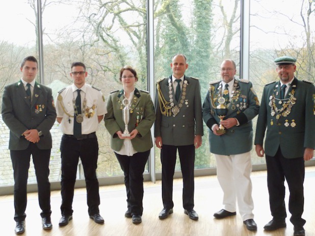 Von links: Florian Heidkamp, Max Sauerbier, Sandra Herhaus, Johannes Sanchez-Solugur, Peter Vogt und Jörg Brünagel (Foto: Oberbergischer Schützenbund).