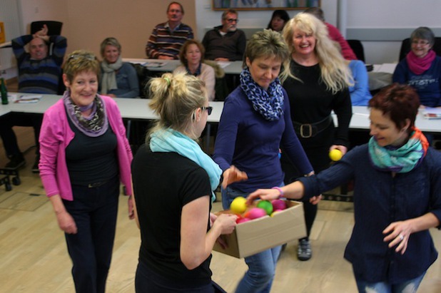 Mit Spaß und Interesse dabei waren 27 Vertreter von oberbergischen Vereinen und Pflegeeinrichtungen, die theoretische und praktische Anregungen zum Thema „Sport für Menschen mit Demenz“ bekamen (Foto: KSB).