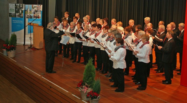 Der Kirchenchor St. Anna Thier sorgte für den musikalischen Rahmen; u.a. mit einer besonderen Zugabe des Bergischen Heimatliedes (Foto: OBK).