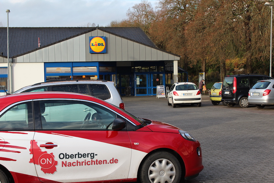 Foto: Die Lidl-Filiale in Eckenhagen wurde zum Tatort eines bewaffneten Raubüberfalls. Foto: Sven Oliver Rüsche (sor)