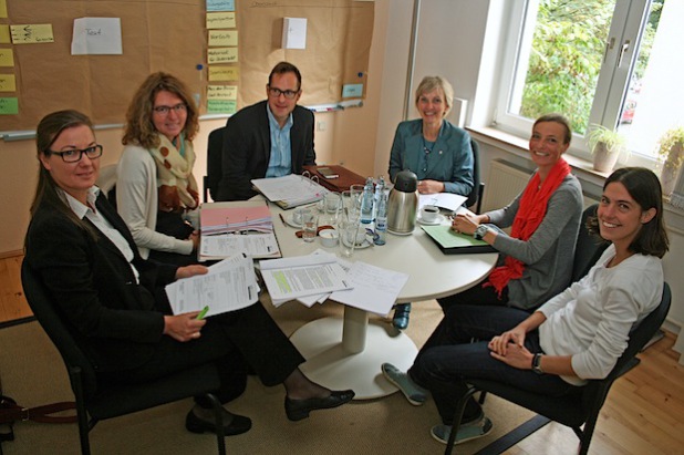 v.l.n.r.: Auditorinnen Astrid Höhle, Brigitte Berberich - certqua, Thomas Kruse – matrix, Anke Koester u. Kerstin v. Scheidt – investMINT Oberberg, Anke Spiecker – BAV (Foto: OBK)