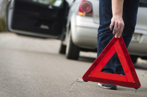 Wer nach einem Unfall sofort die richtigen Maßnahmen ergreift, kann unter Umständen Menschenleben retten. Wer nach einem Unfall sofort die richtigen Maßnahmen ergreift, kann unter Umständen Menschenleben retten (Foto: djd/thx).