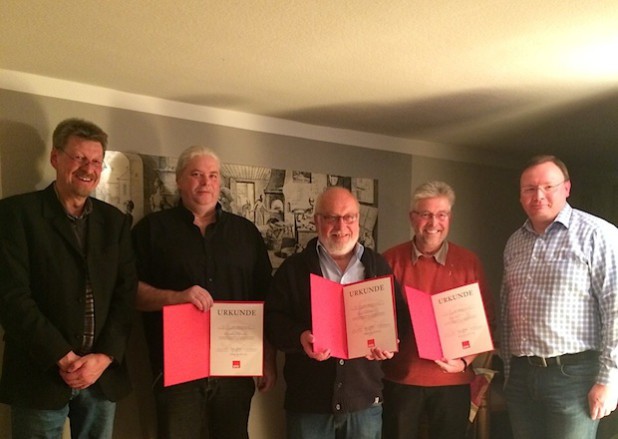 Die Personen auf dem Bild von links nach rechts: 1. Vorsitzender Karl-Heinz Schramm, Karl-Ludwig Reifenrath, Paul Schneider, Rolf Petri und Thorsten Konzelmann (Kreisvorsitzender der SPD Oberberg) - Foto: SPD Morsbach.