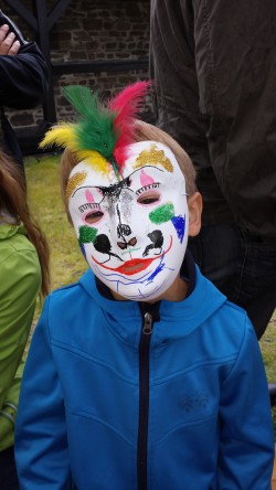 Kunstvolle Masken im venezianischen Stil können Kinder und Jugendliche auf Schloss Homburg herstellen (Foto: Museum Schloss Homburg).