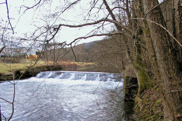 Die Wehranlage Rebbelroth vor dem Umbau (Foto: Aggerverband).