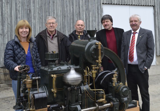 V.l.n.r.: Petra Dittmar, LVR-Freilichtmuseum Lindlar - Volkskunde, Dietmar Voß, DEUTZ AG - Unternehmensgeschichte, Jürgen Schiffer, LVR-Freilichtmuseum Lindlar - Schlosserei, Michael Kamp, LVR-Freilichtmuseum Lindlar - Leitung, Holger Friedrich, DEUTZ AG - Training Center (Foto: LVR-Freilichtmuseum Lindlar).