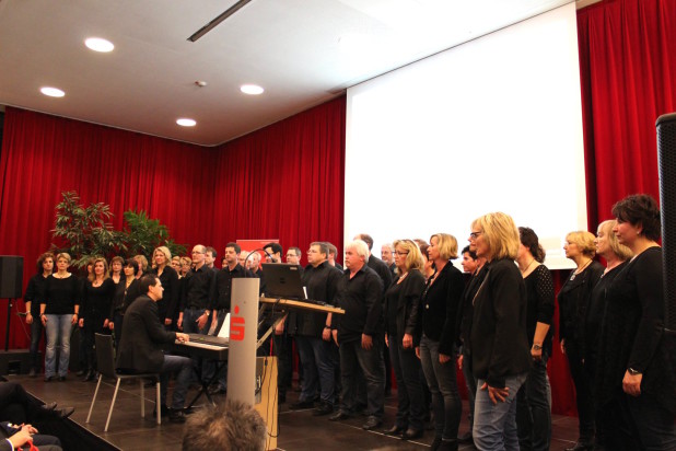 Foto: Musikalisches Rahmenprogramm lieferte das "Voices Project" unter der Leitung von Ralf Zimmermann.