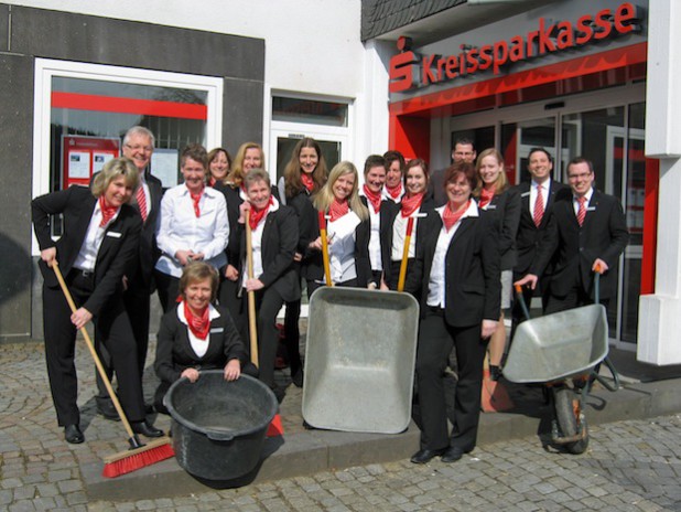 Das Team der Regional-Filiale Wipperfürth der Kreissparkasse Köln lädt im April zu Immobilien-Aktionswochen ein (Foto: Kreissparkasse Köln).