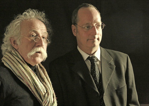 Burkard Sondermeier und Ulrich Raue sorgen mit ihrer Konzertlesung für eine humorvolle Hommage an Erich Mühsam (Foto: Burkard Sondermeier).