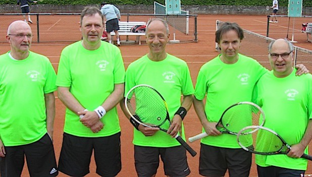 V.l.n.r.: Rolf Stelberg, Dirk Schönbein, Wolfgang Oberbüscher, Darius Pustelnik und Andre Masel (Foto: Tennisabteilung ASC Loope)