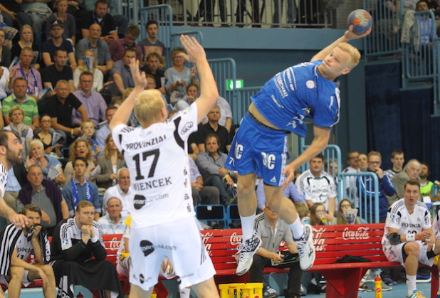 Gummersbach gegen Kiel, Schröder in Aktion - Foto: VfL Handball Gummersbach GmbH