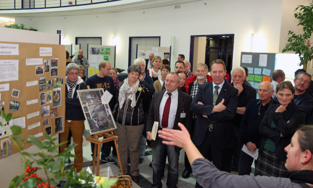 Das Zukunftsforum Dorf - im November 2013 - im Kreishausfoyer war gut besucht (Foto: OBK).
