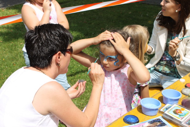 Ein Foto vom Kinderschminken während des Gemeindefestes 2014 (Foto: Privat)