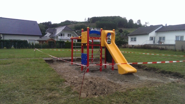 Neues Klettergerüst für kleinere Kinder - Foto: Stadtteilnetzwerk Wiedenest/Pernze