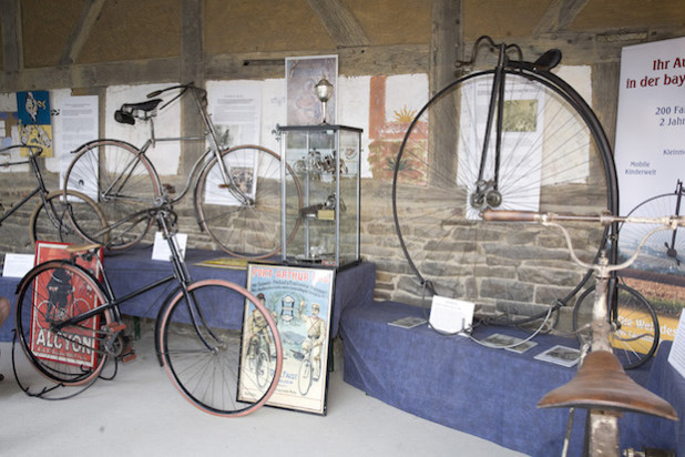 Über 200 historische Motorräder, Kleinwagen, Mopeds und Fahrräder im LVR-Freilichtmuseum Lindlar (Foto: Sabine König/LVR).