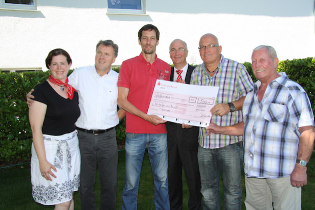 Vertreter Waldbröler Vereine trafen sich zum Schulterschluss (von links): Verena Schneider, Ralph Olesinski, Sebastian Barth (alle drei von der WEW), Ralf Waßer, Eckhard Becker und Karl-Heinz Neusinger (alle drei WhvO) - Quelle: Irmgard Kahlau-Müller.