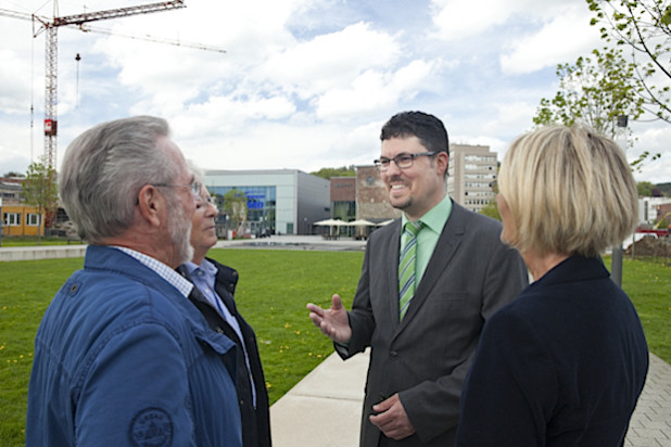 Landratskandidat Jörg Bukowski im Gespräch - Foto: Sabine König