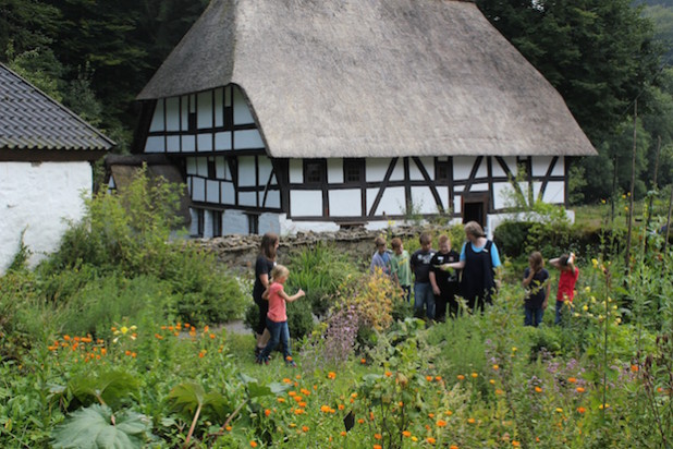 Am ältesten noch erhaltenen Bauernhaus der Region findet das unterhaltsame Sommergrillfest für Familien statt (Foto: OBK).