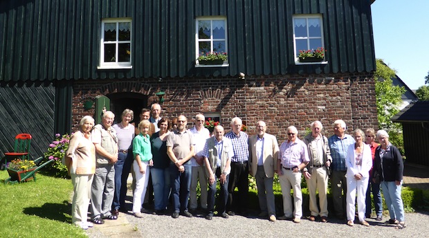 BGV-Besucher vor der "Grünen Scheune" Foto: Dr. Anna Rothkopf-Eiter