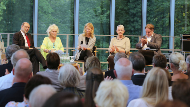 Die Talkrunde mit Prof. Dr. Franz Blaes, Gaby Köster, Angela Altz, Ina Albowitz und Dr. Ralf Mühlenhaus - Foto: Schlaganfall-Initiative/Ising